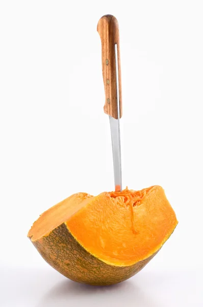 Knife and pumpkin — Stock Photo, Image