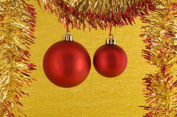 Duas bugigangas vermelhas de Natal — Fotografia de Stock