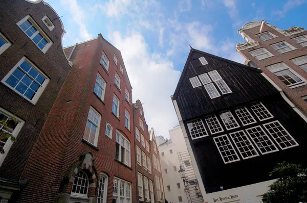 Staré budovy v Amsterdamu — Stock fotografie