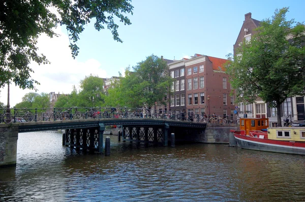 Canal in Amsterdam — Stock Photo, Image