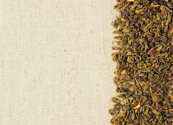 Suchej zielonej herbaty liści na worze — Zdjęcie stockowe