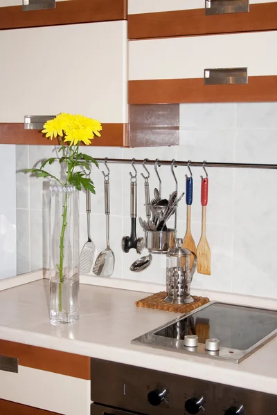 stock image Vase with yellow chrysanthemums on kitchen