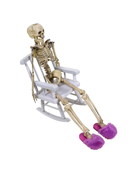 Esqueleto relaxante com chinelos — Fotografia de Stock