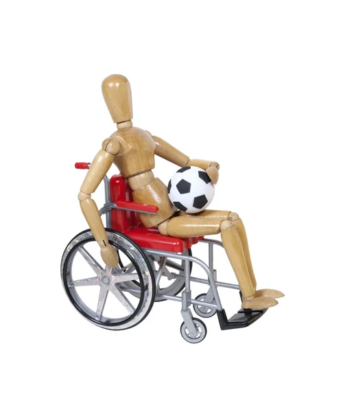 坐在轮椅上拿着一个足球球 — 图库照片