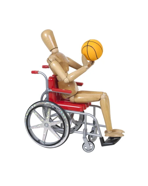 Tiro de basquete em uma cadeira de rodas — Fotografia de Stock