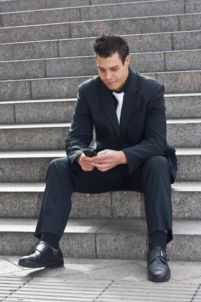 Бизнес-человек с телефоном — стоковое фото