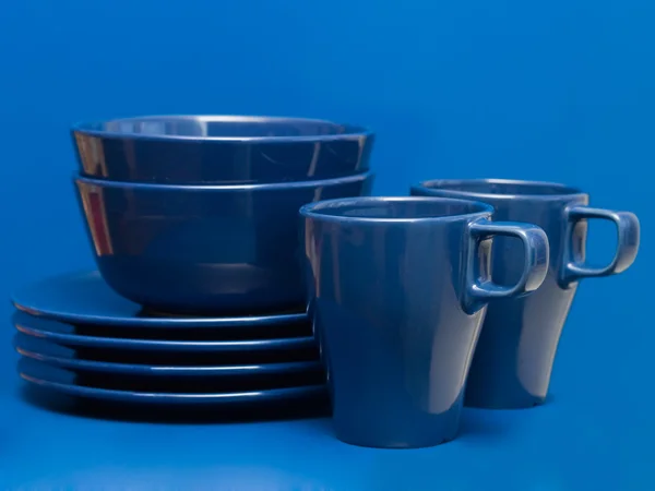 Тарелки и чашки — стоковое фото