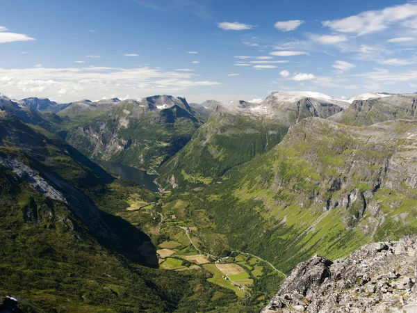 Blick über den Geiranger Fjord — Stockfoto