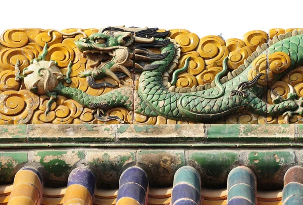 Dragon staty i kinesiska byggnad — Stockfoto