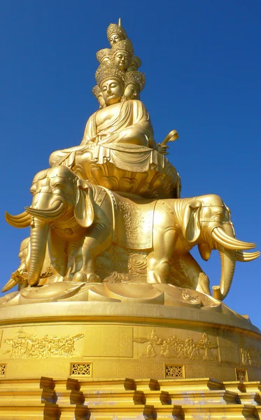 Estátua de Buda com ouro — Fotografia de Stock