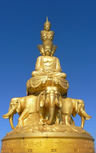 Socha Buddhy se zlatem — Stock fotografie