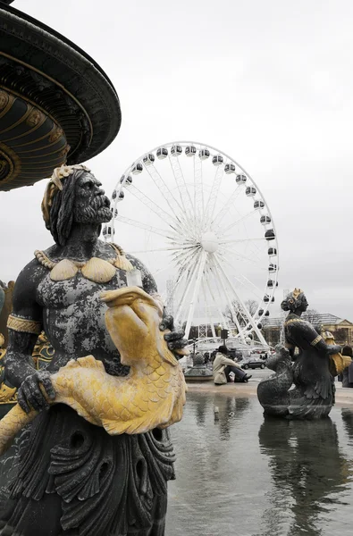 Статуи и фонтан на Конкорд Плаза в Париже — стоковое фото