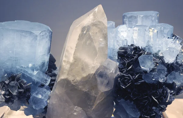 Crystal Gem mina na natureza — Fotografia de Stock