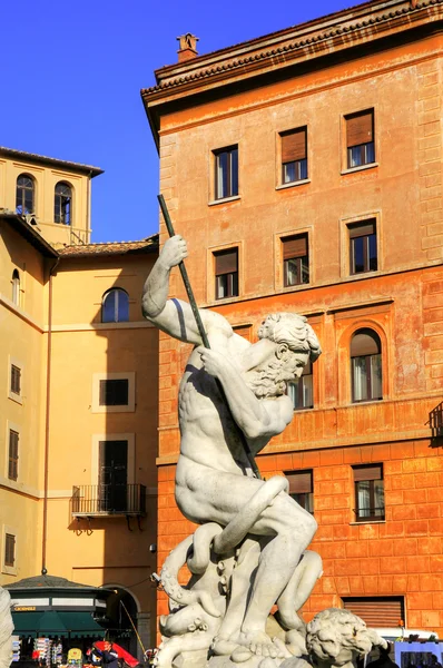 Statue and building in Rome city — Stock Photo, Image