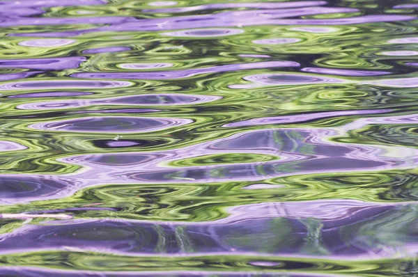 Fantastic water ripples pattern in the lake — Stock Photo, Image