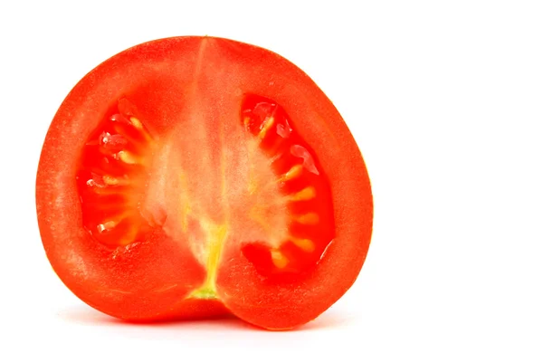 Polovinu nakrájíme rajče — Stock fotografie
