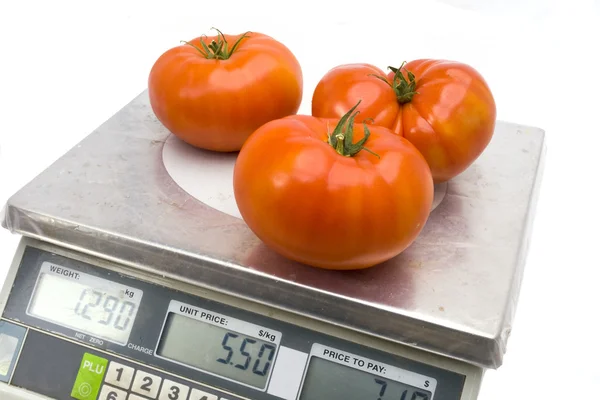Tomaten auf der Waage — Stockfoto