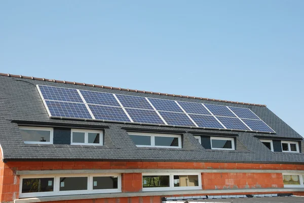 Pannelli solari sul tetto Foto Stock Royalty Free