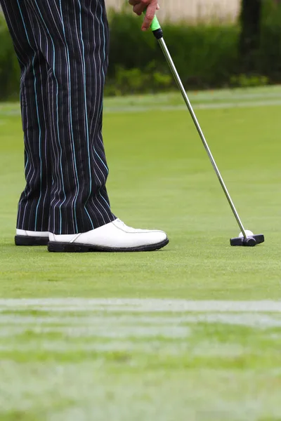 Golfista colocando — Fotografia de Stock