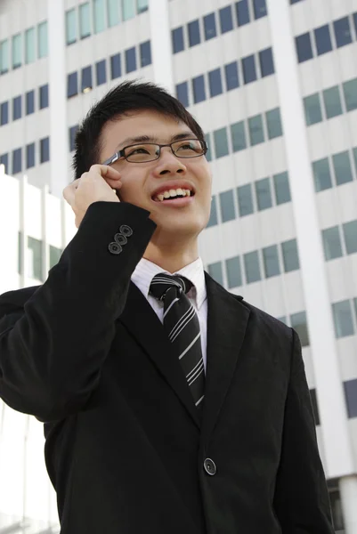 Zakenman aan de telefoon — Stockfoto