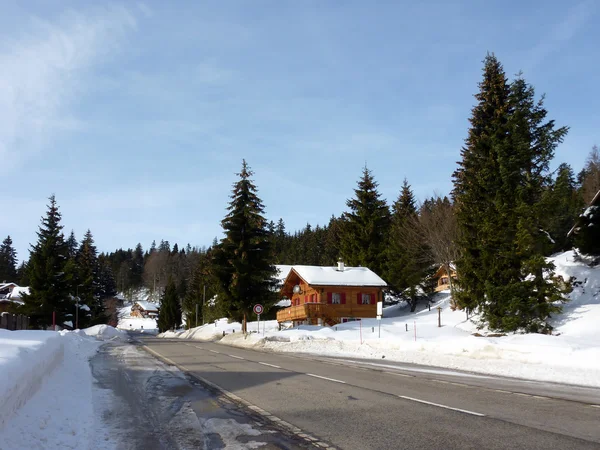 Berghütte im Winter — Stockfoto