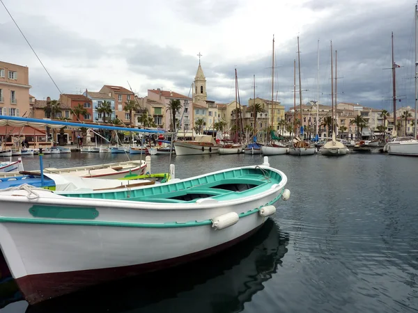 Barco verde en Sanary-sur-mer, Francia —  Fotos de Stock
