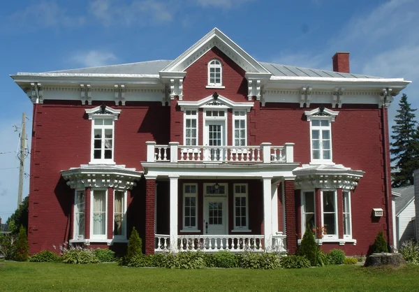 Historiska hus i yamachiche, quebec, Kanada — Stockfoto