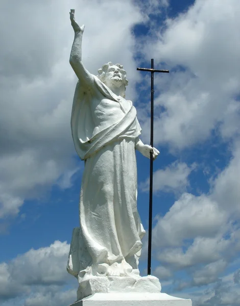Λευκό άγαλμα ενός Αγίου — Φωτογραφία Αρχείου