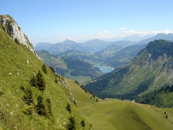 Lago nelle Alpi — Foto Stock