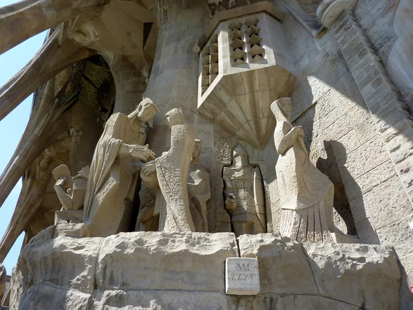 Skulpturer av kyrkan sagrada familia, barcelona, Spanien — Stockfoto