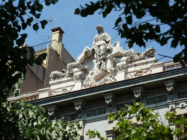 Sculpture on a roof — Stock Photo, Image
