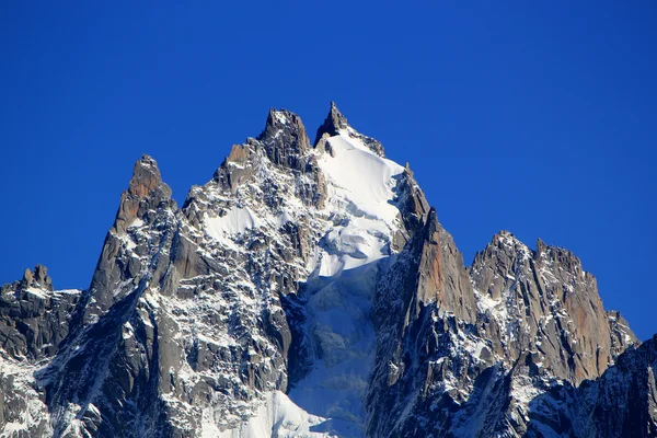 Skalní masiv Mont-blanc a sníh — Stock fotografie