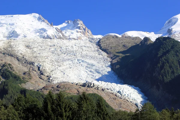 Ledovcové hory bossons a mont-blanc, Francie — Stock fotografie