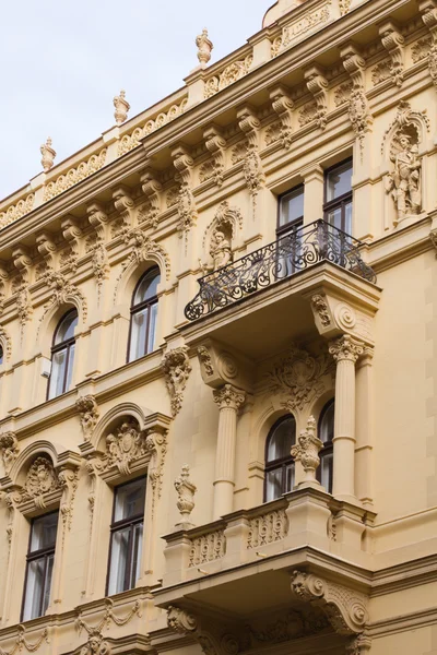 Фрагмент здания в Праге — стоковое фото