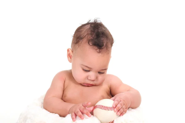 Doux garçon nourrisson regardant un baseball — Photo