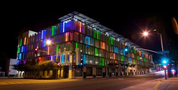 Δομή στο Λος Άντζελες με πολύχρωμο χώρων στάθμευσης ένα — Φωτογραφία Αρχείου