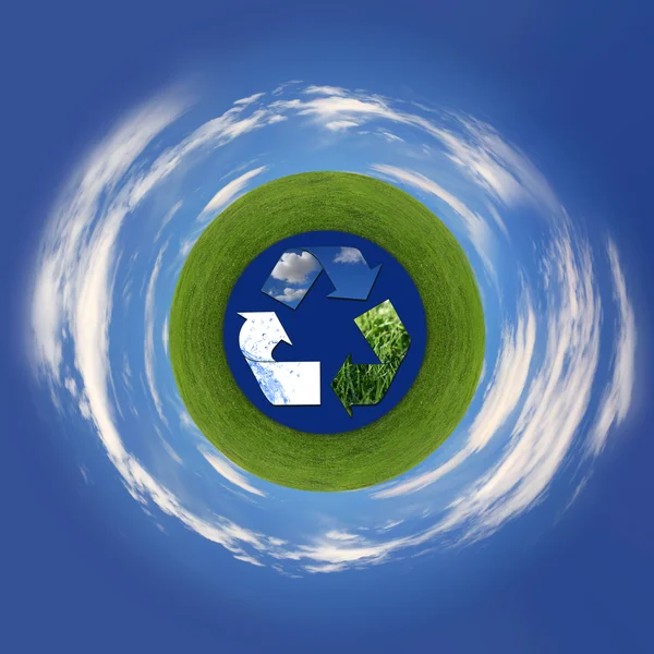 Simbolo di riciclaggio che rappresenta aria, terra e mare — Foto Stock