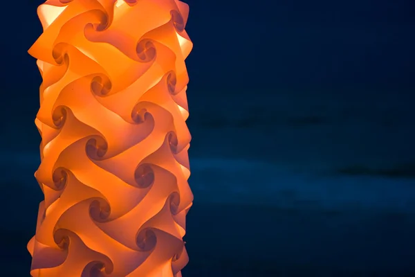 Ліхтар на нічному пляжі — стокове фото