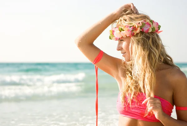 Dame op het strand — Stockfoto