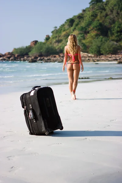 Багаж на пляжі — стокове фото