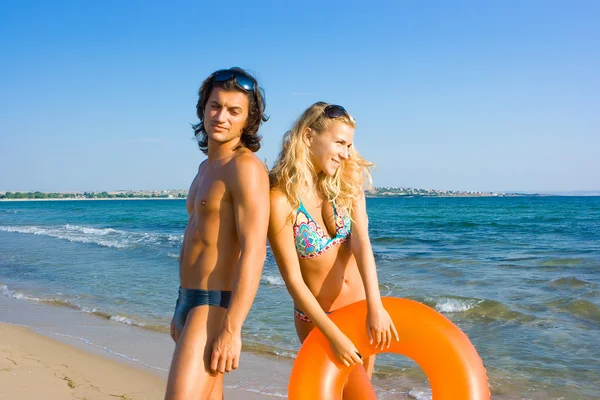 Two young on beach — Stock Photo, Image