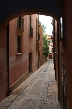 Tarragona Ortaçağ Caddesi