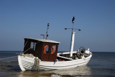 Denizde balıkçı teknesi