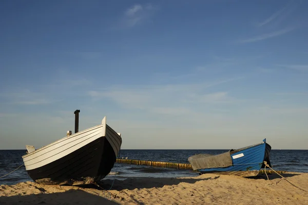 Barche da pesca sulla spiaggia — Foto Stock