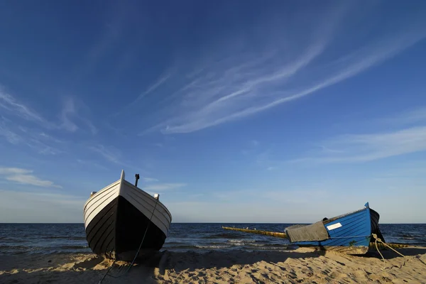 Barcos de pesca na praia — Fotografia de Stock