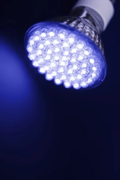 Новая светодиодная лампочка — стоковое фото