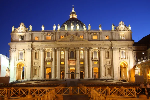 Bazyliki Świętego Piotra w nocy — Zdjęcie stockowe