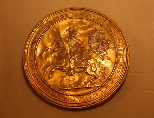 Old gold coin in vatican museum — Stock Photo, Image