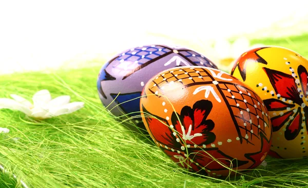 Maalattu värikäs pääsiäismunat — kuvapankkivalokuva