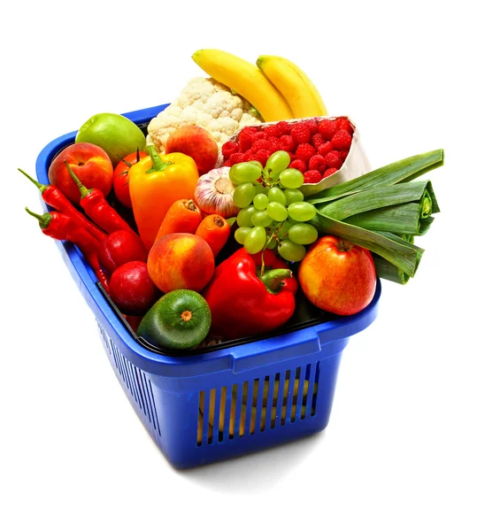 A shopping basket full of fresh produce — Stock Photo, Image